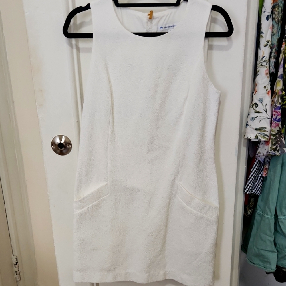 Elegant White Sleeveless Dress